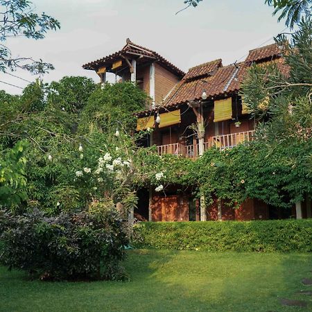 Djajanti House Bed & Breakfast Semarang Exterior photo