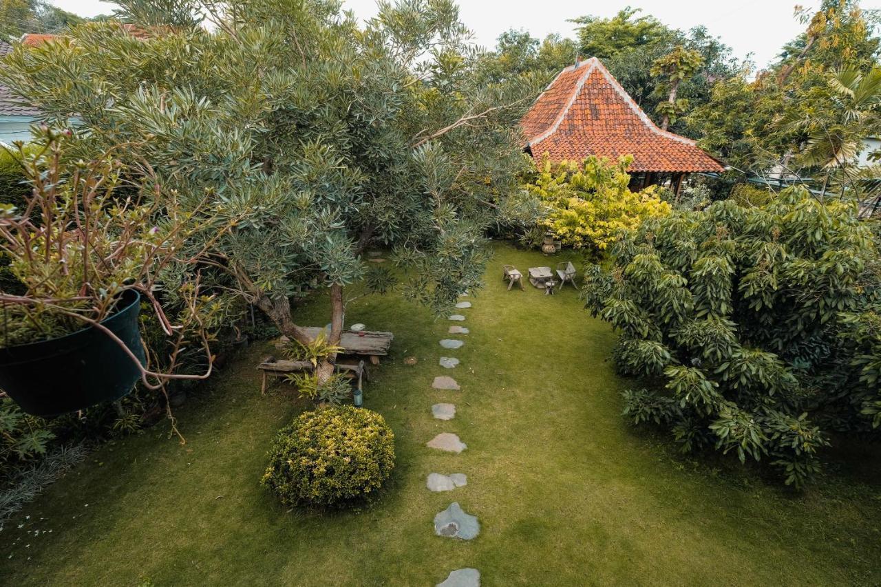 Djajanti House Bed & Breakfast Semarang Exterior photo
