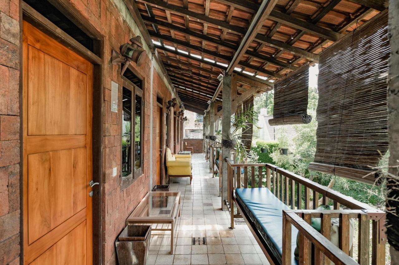 Djajanti House Bed & Breakfast Semarang Exterior photo