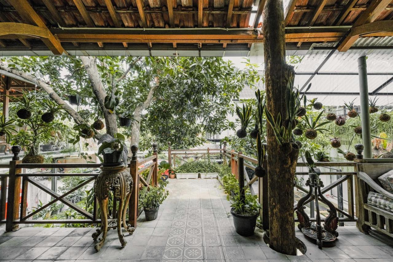 Djajanti House Bed & Breakfast Semarang Exterior photo