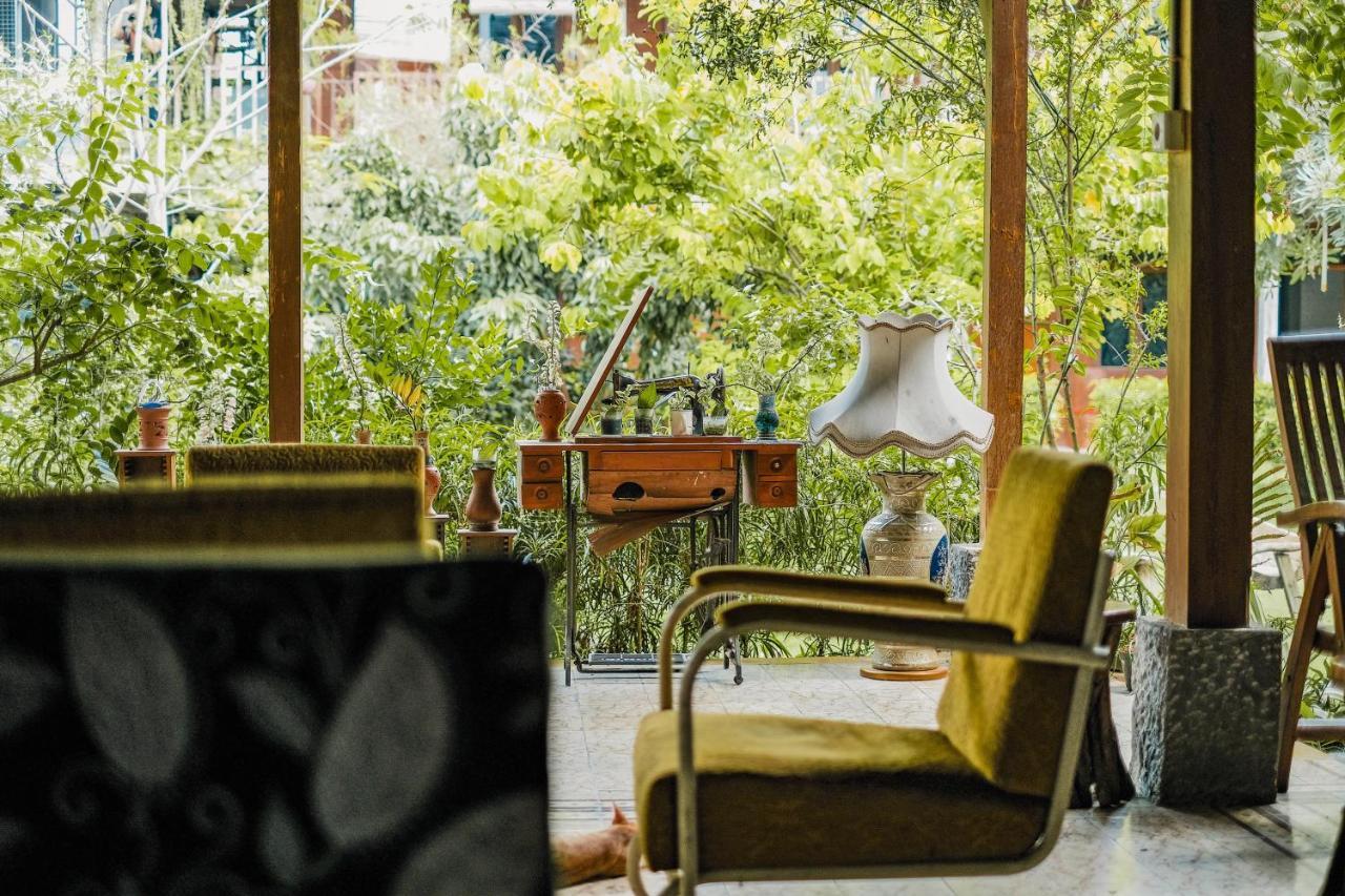 Djajanti House Bed & Breakfast Semarang Exterior photo