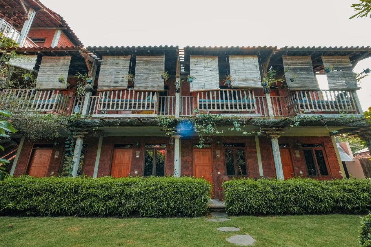Djajanti House Bed & Breakfast Semarang Exterior photo