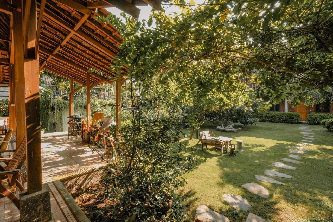 Djajanti House Bed & Breakfast Semarang Exterior photo