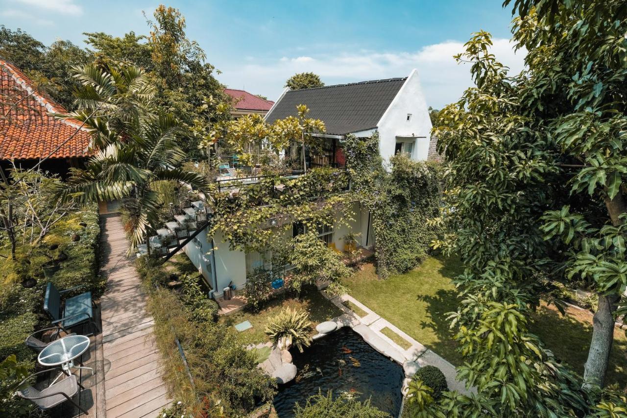 Djajanti House Bed & Breakfast Semarang Exterior photo