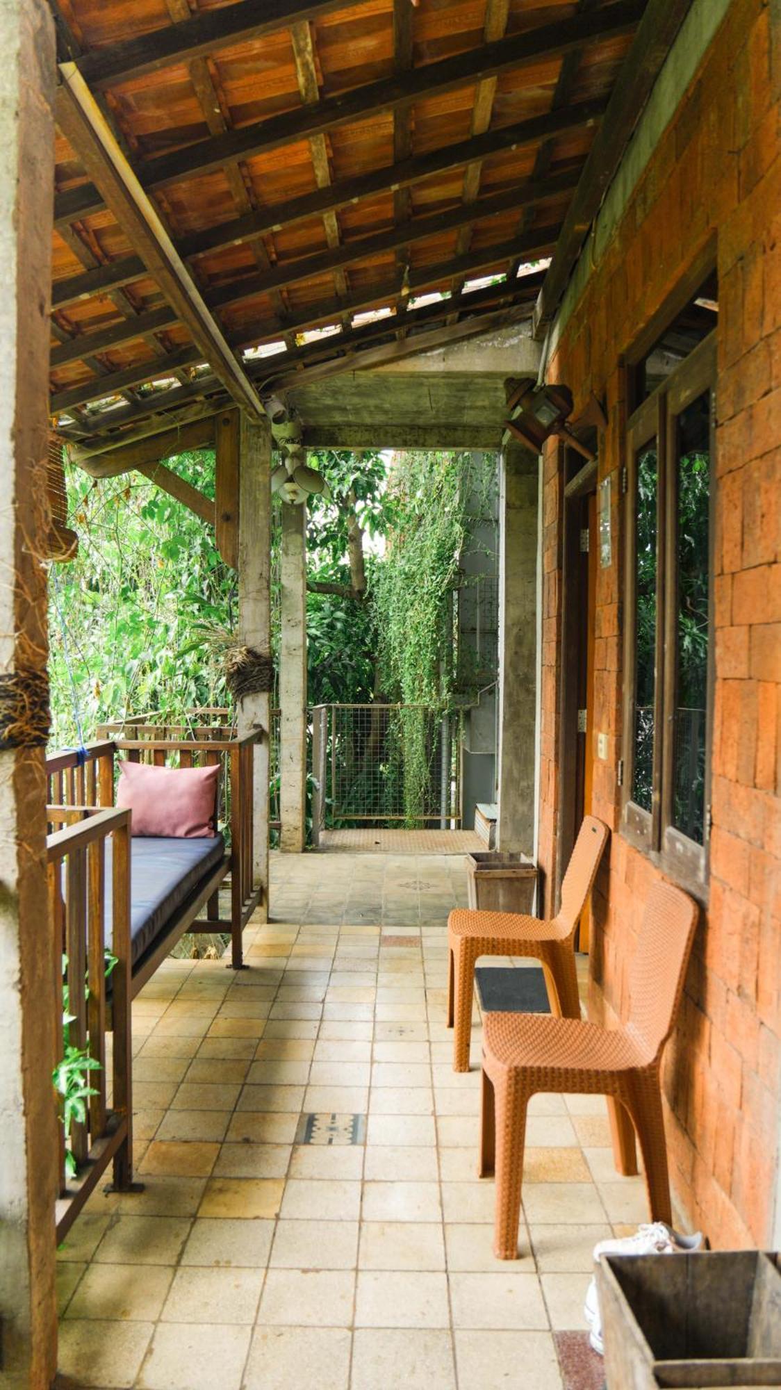Djajanti House Bed & Breakfast Semarang Exterior photo