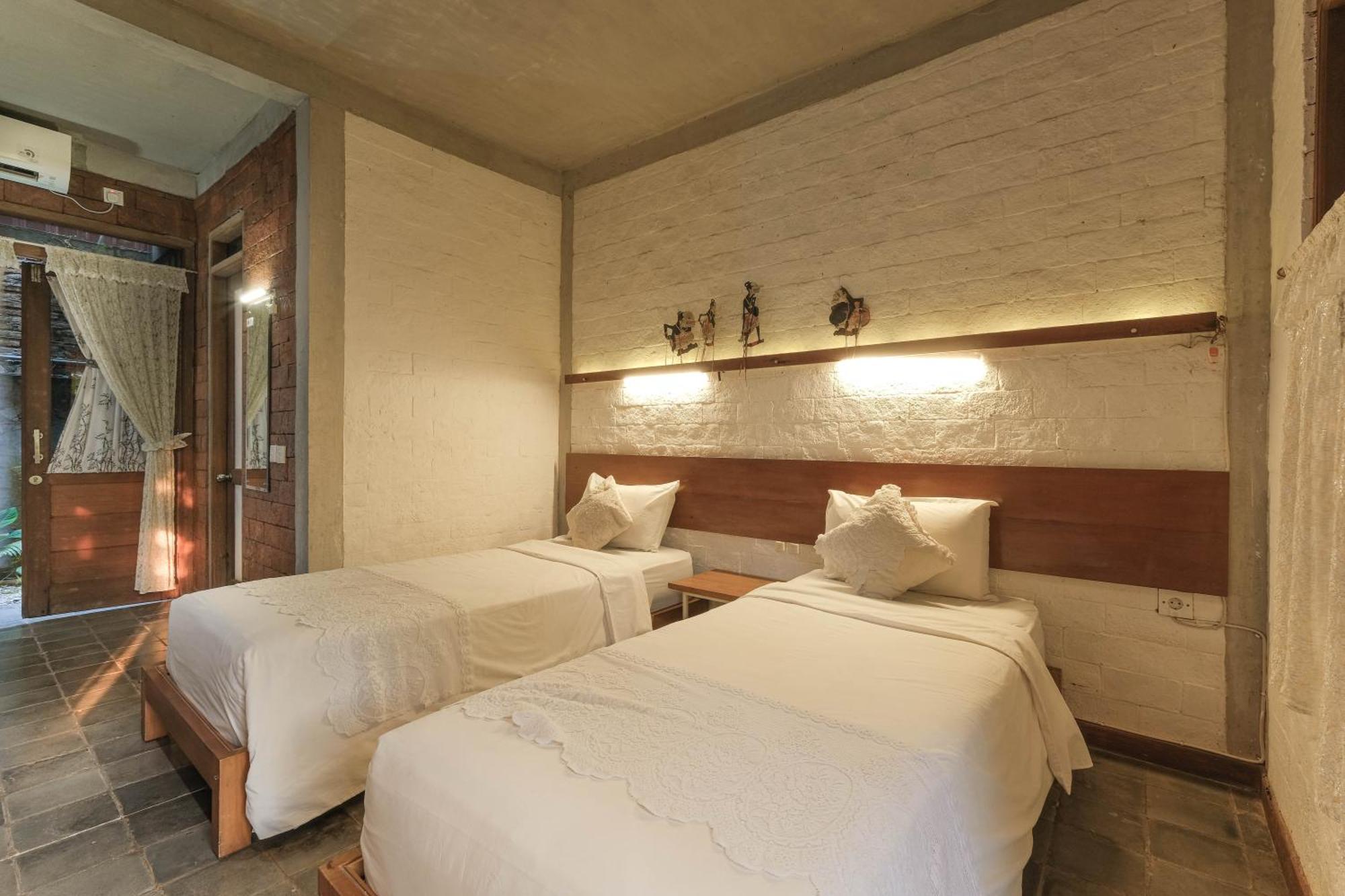 Djajanti House Bed & Breakfast Semarang Exterior photo