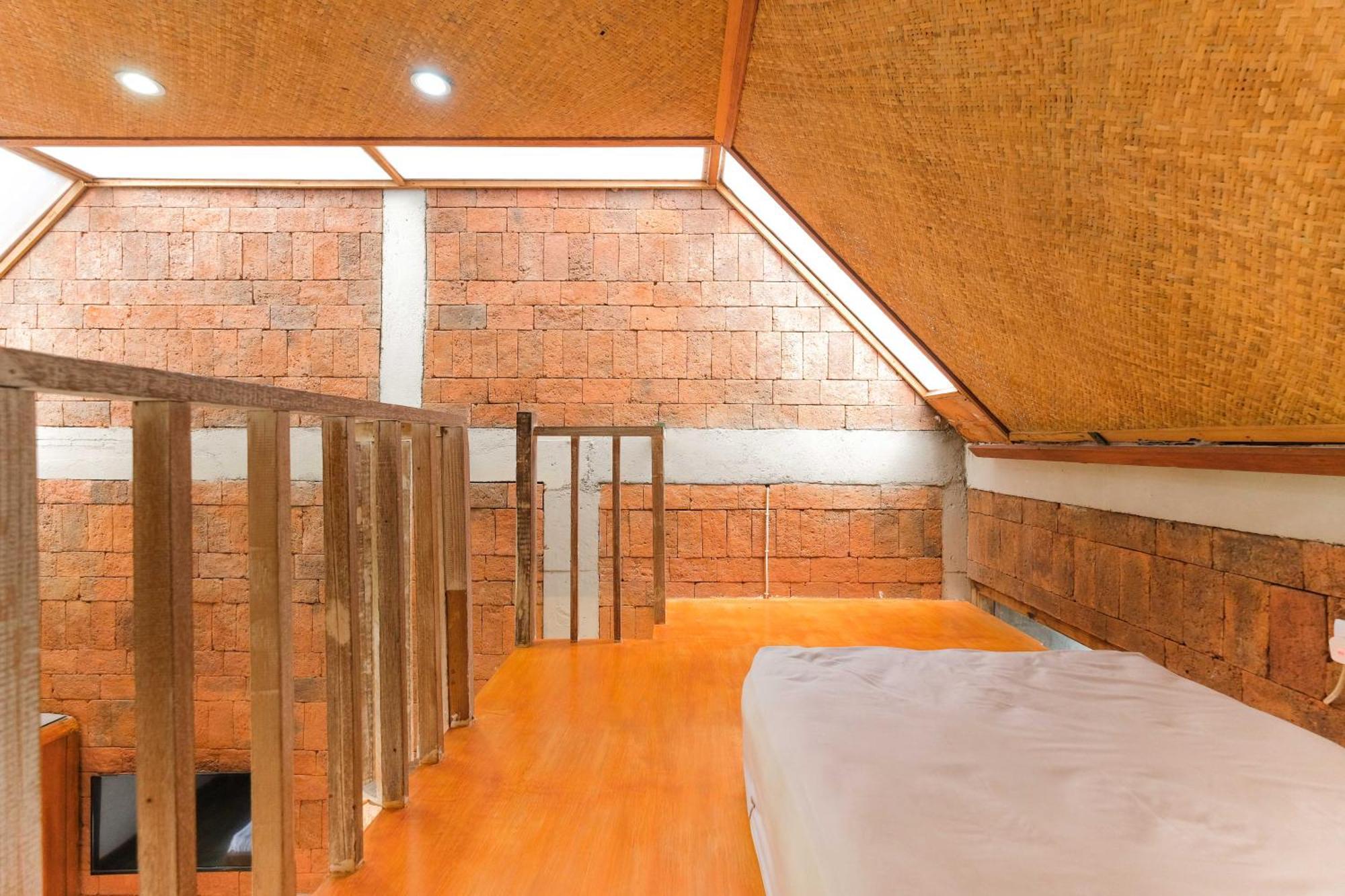 Djajanti House Bed & Breakfast Semarang Exterior photo