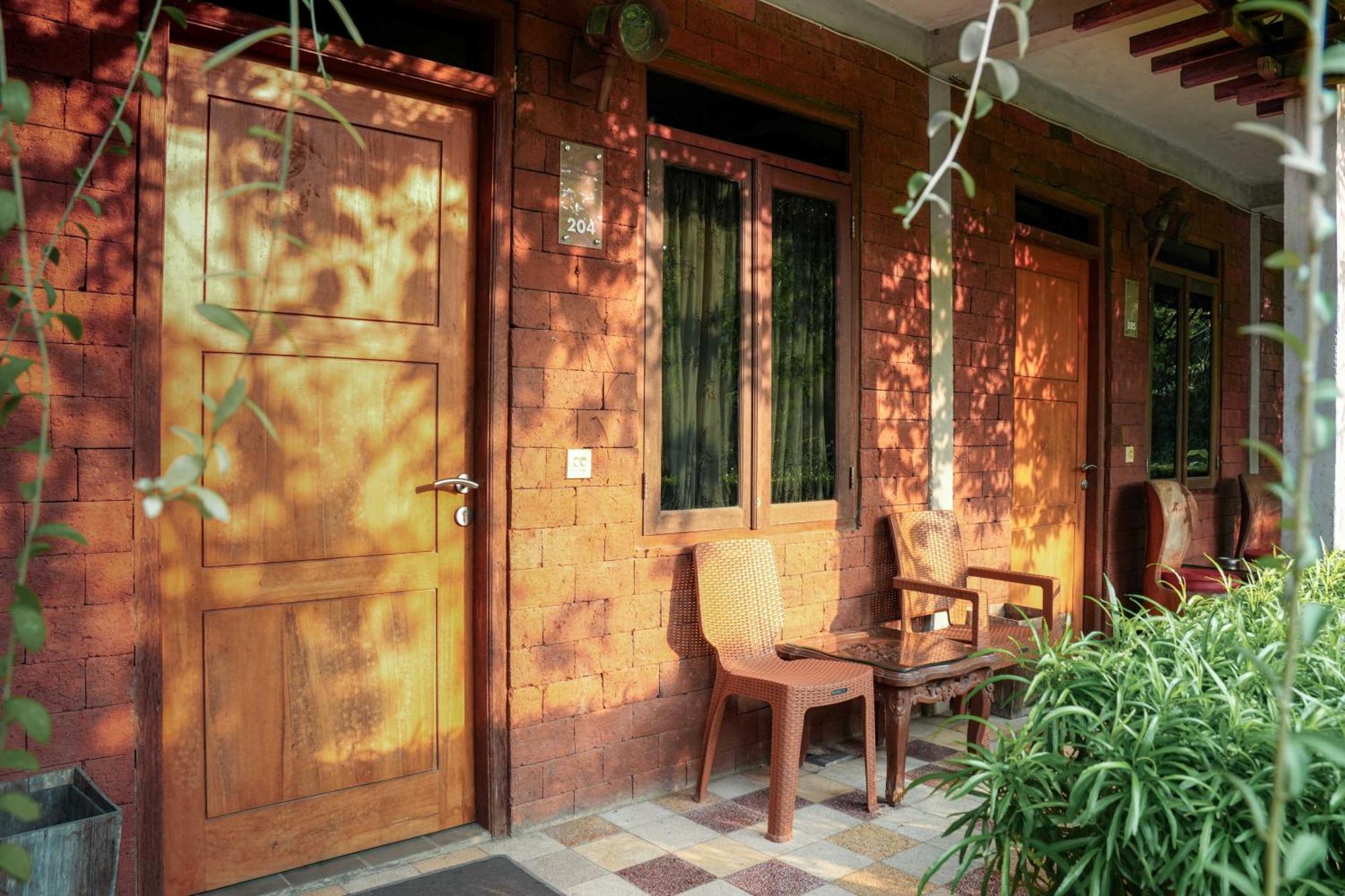 Djajanti House Bed & Breakfast Semarang Exterior photo