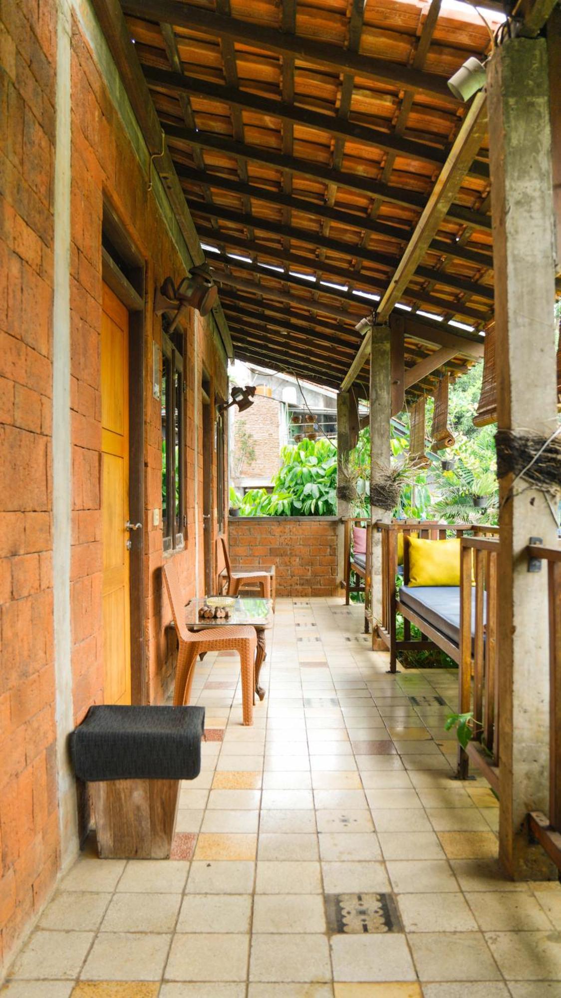 Djajanti House Bed & Breakfast Semarang Exterior photo