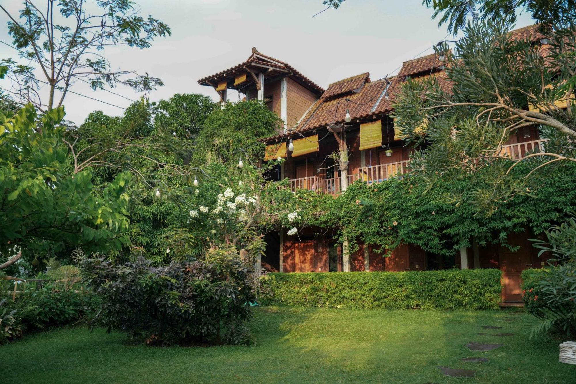 Djajanti House Bed & Breakfast Semarang Exterior photo