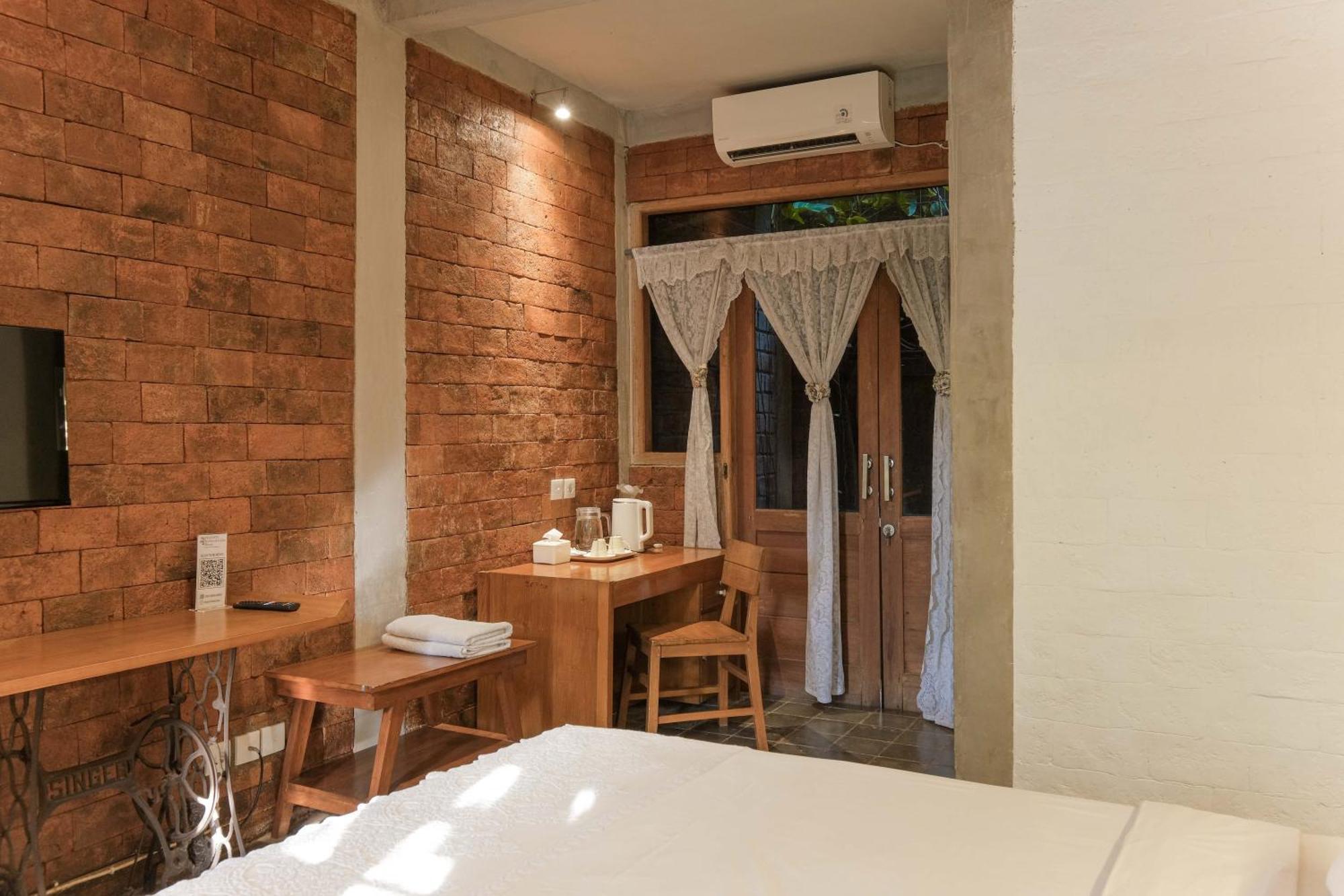 Djajanti House Bed & Breakfast Semarang Exterior photo