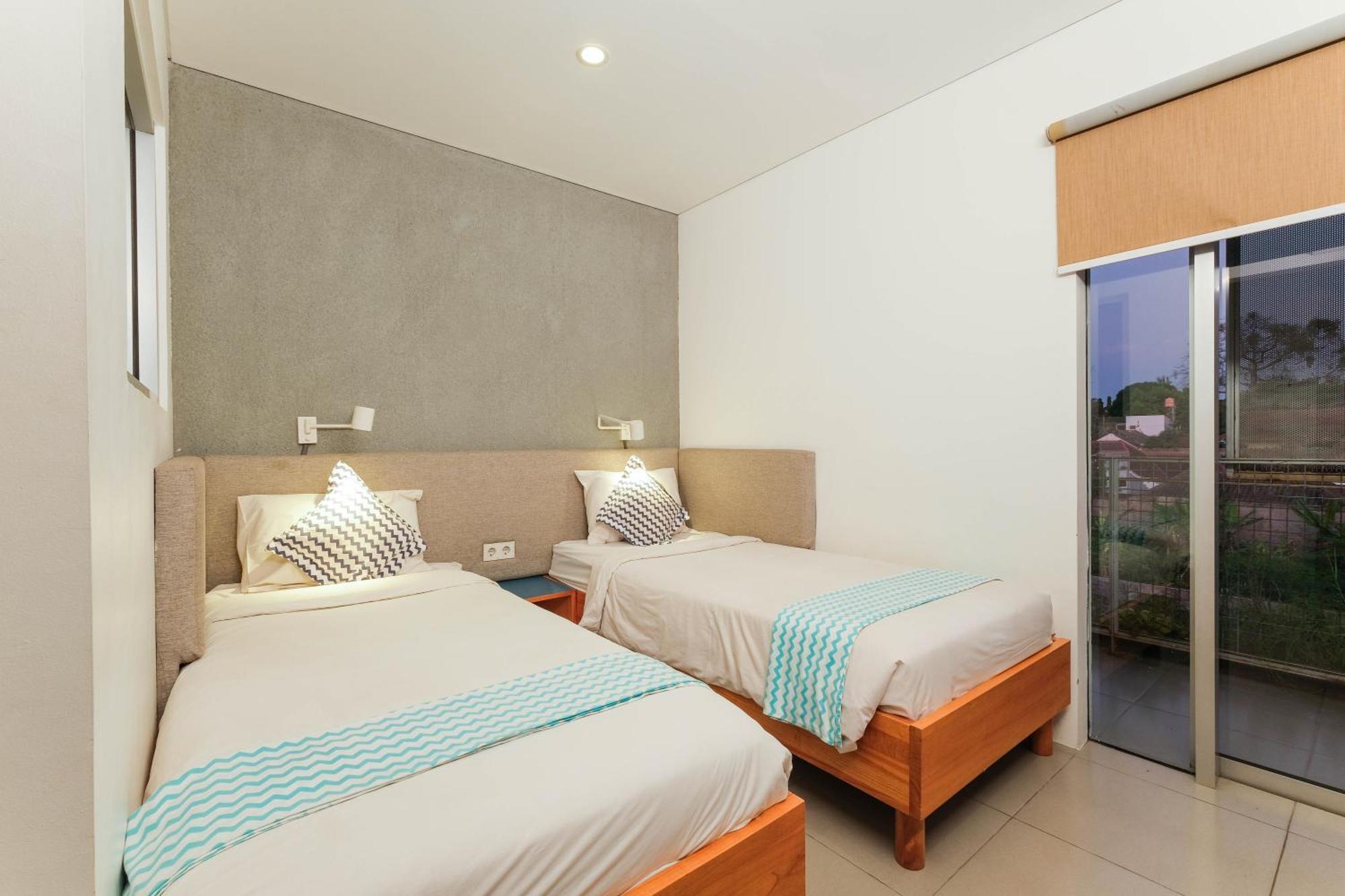 Djajanti House Bed & Breakfast Semarang Exterior photo
