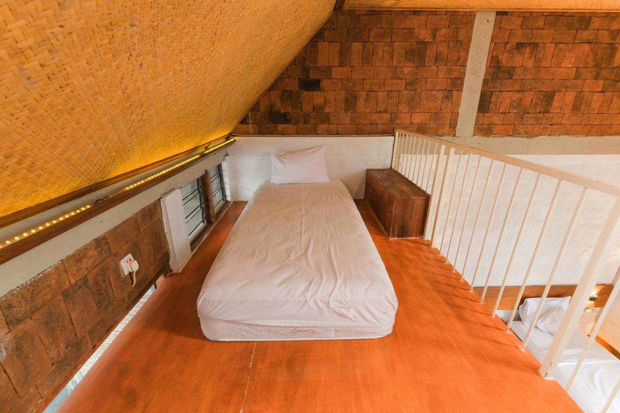 Djajanti House Bed & Breakfast Semarang Exterior photo