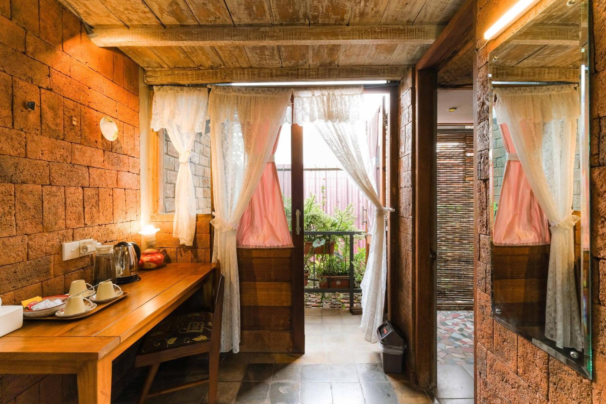 Djajanti House Bed & Breakfast Semarang Exterior photo