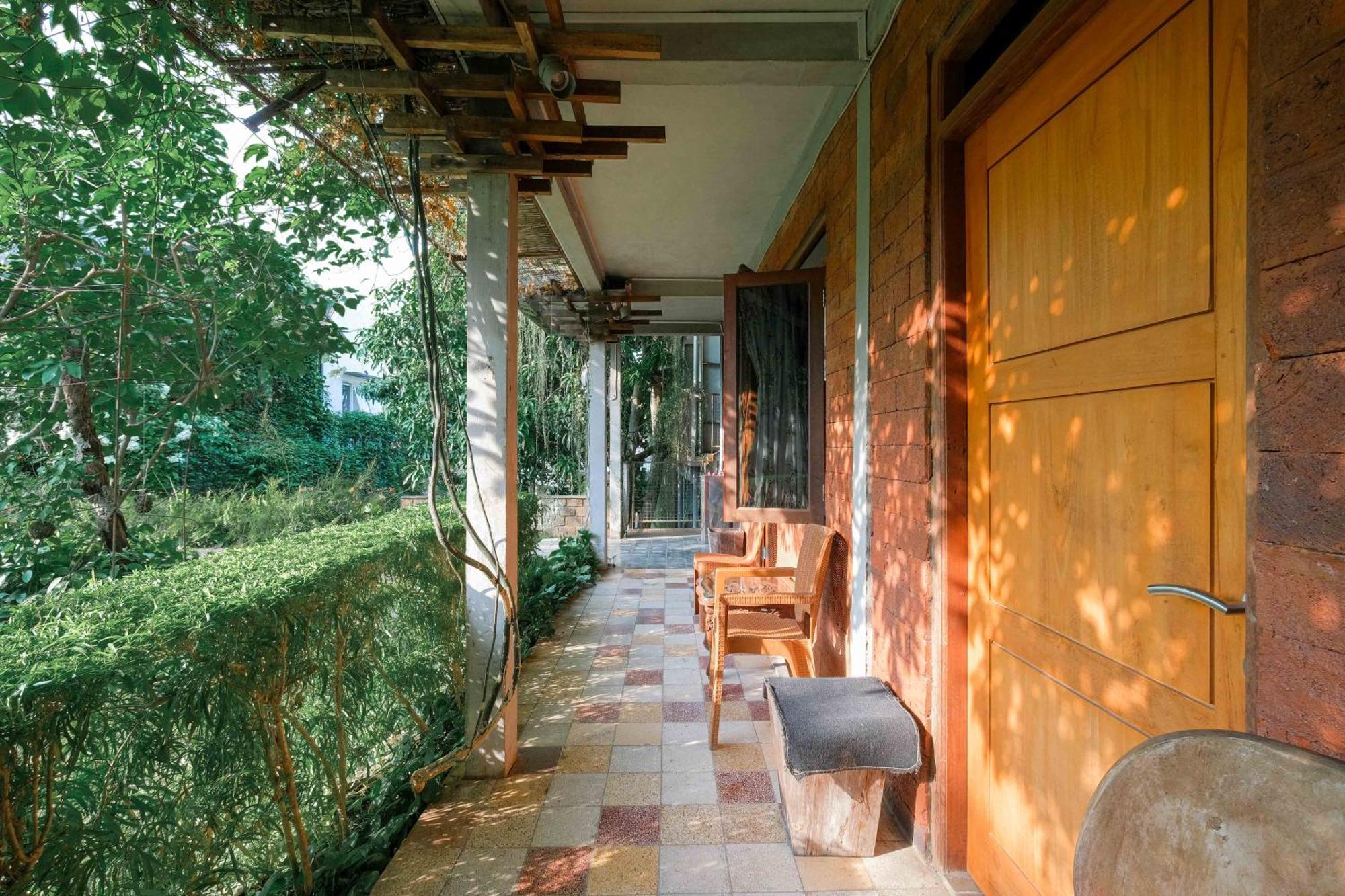 Djajanti House Bed & Breakfast Semarang Exterior photo