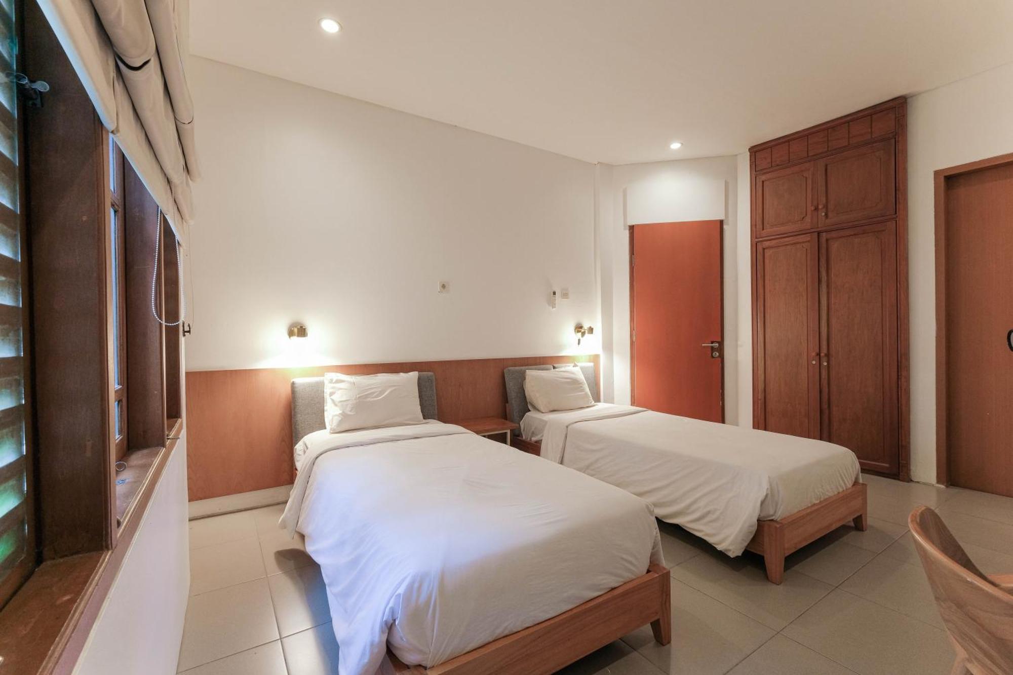 Djajanti House Bed & Breakfast Semarang Exterior photo